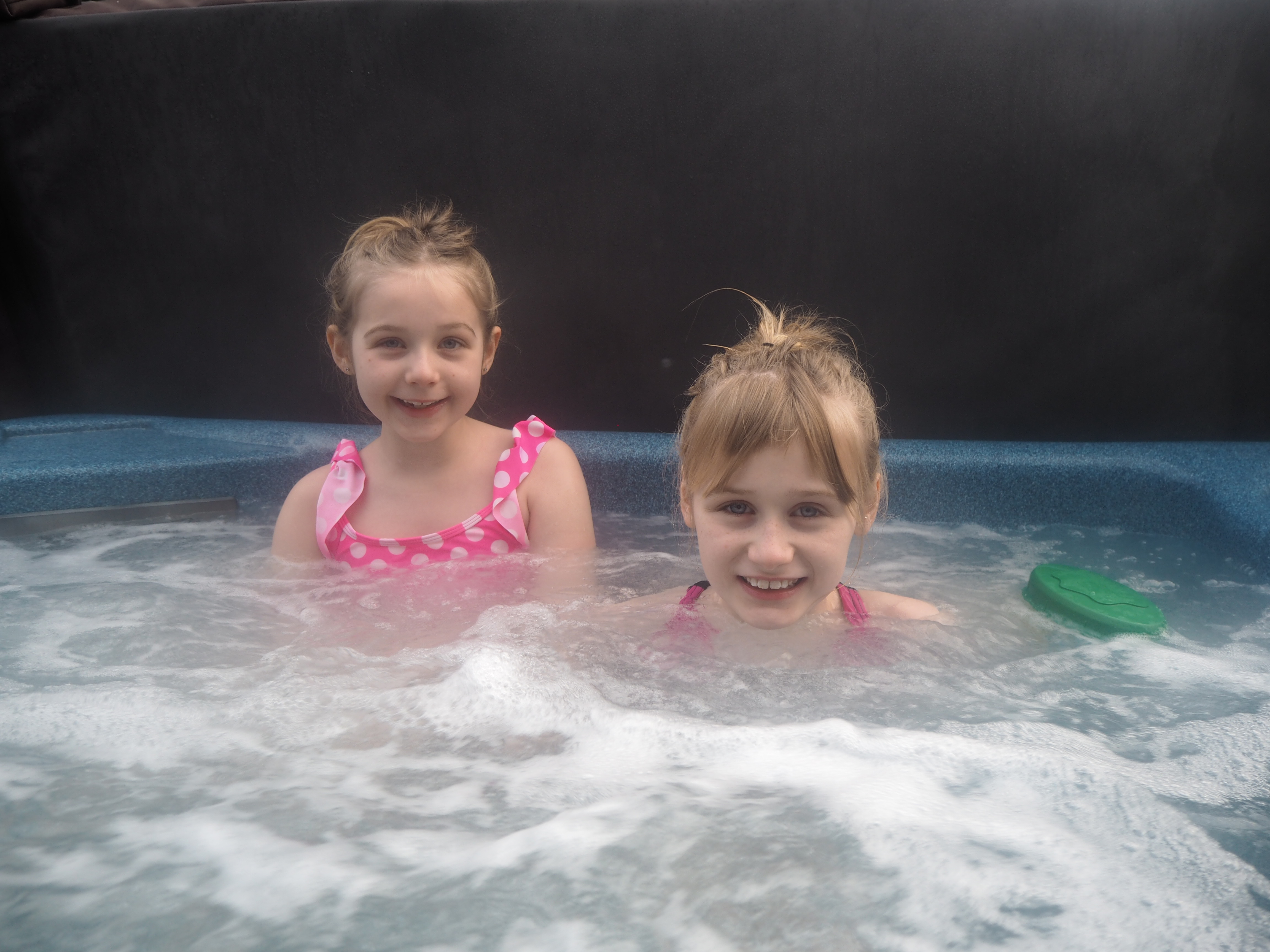Hot tub Raywell Hall Country Lodges Larchwood Spa